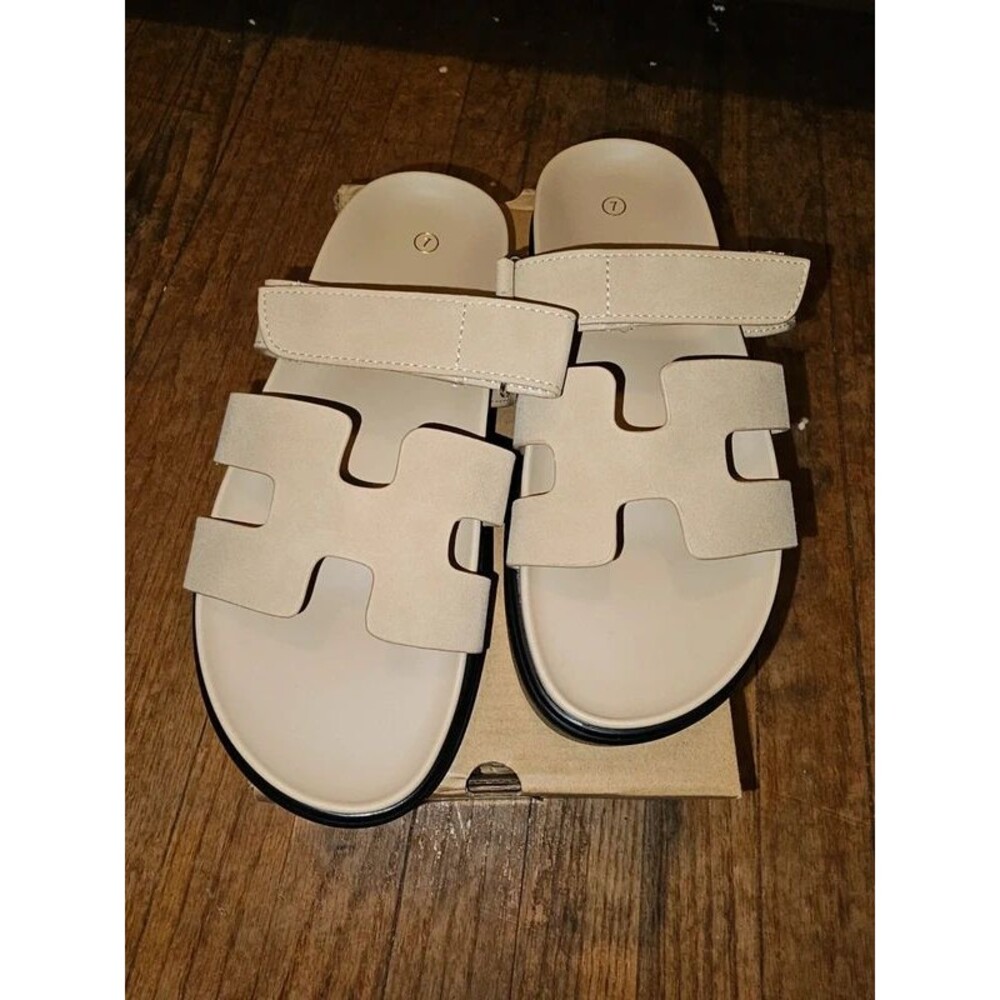 New Women’s Cream H-Strap Platform Sandals Size 7